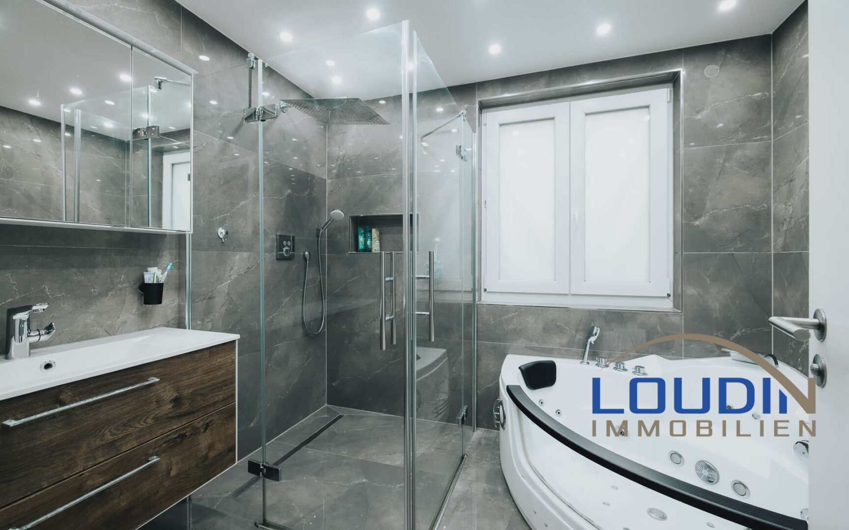 Tageslichtbadezimmer 1 - EG