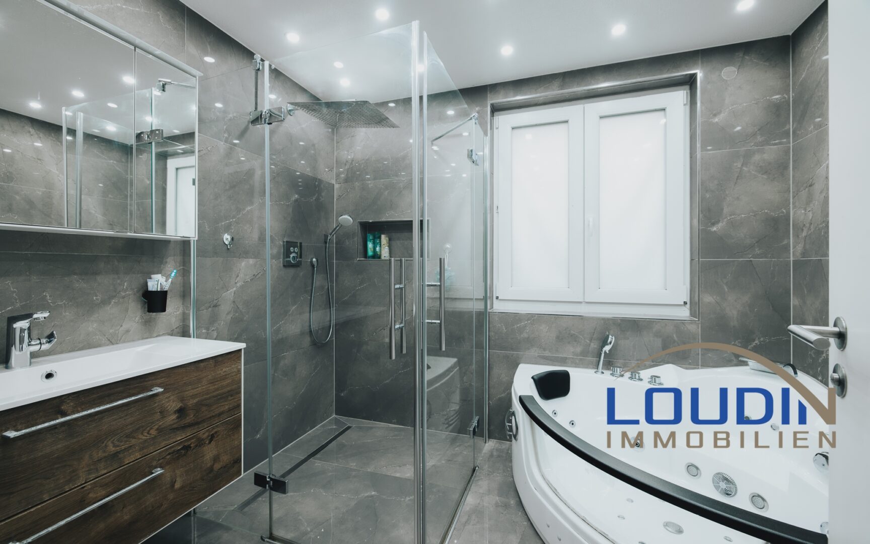 Tageslichtbadezimmer 1 - EG