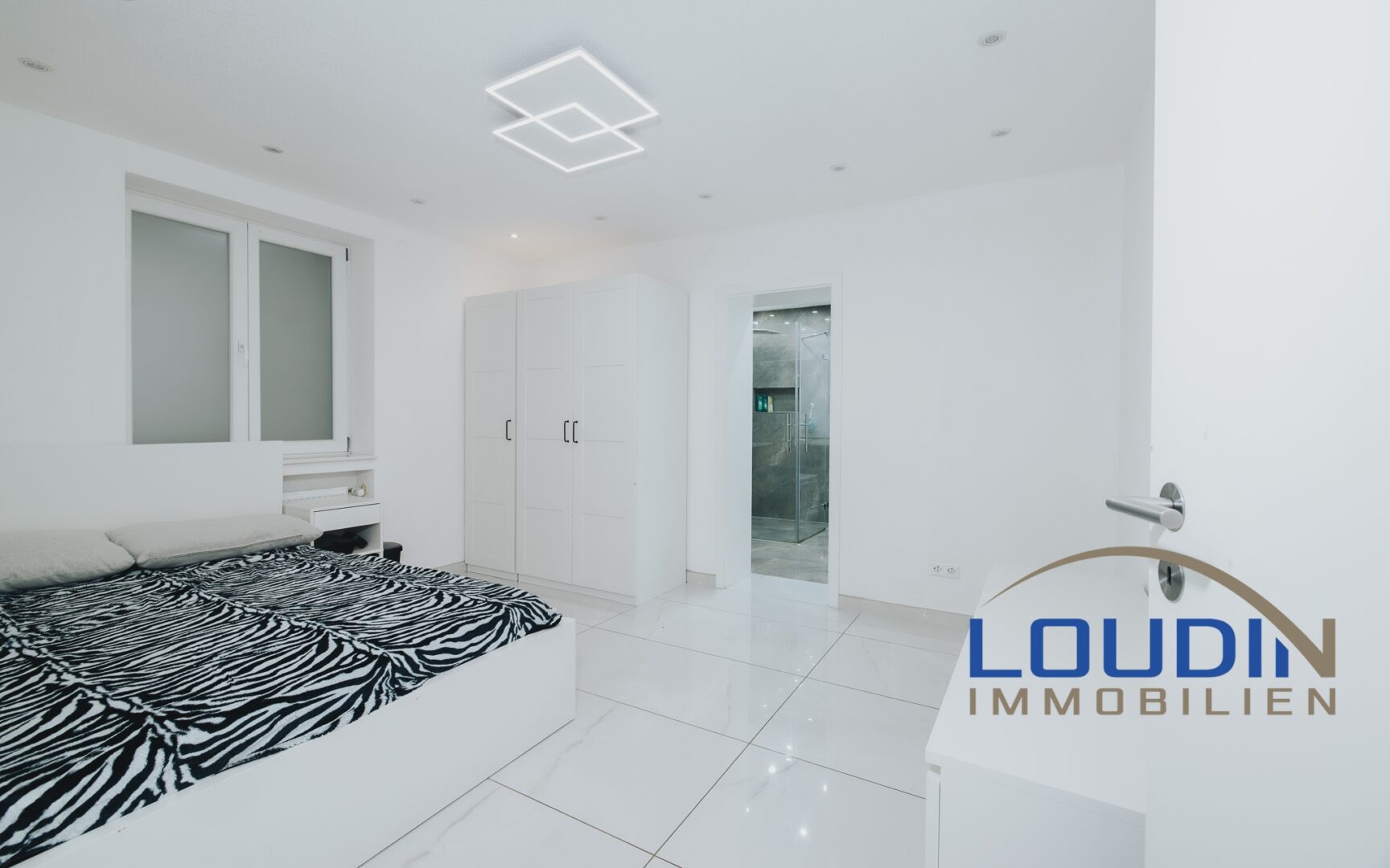 Zimmer 1 mit Bad en suite- EG