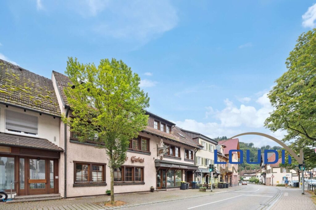 Außenansicht des Wohn- und Geschäftshauses