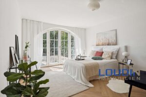 Schlafzimmer mit Durchgang auf die Terrasse