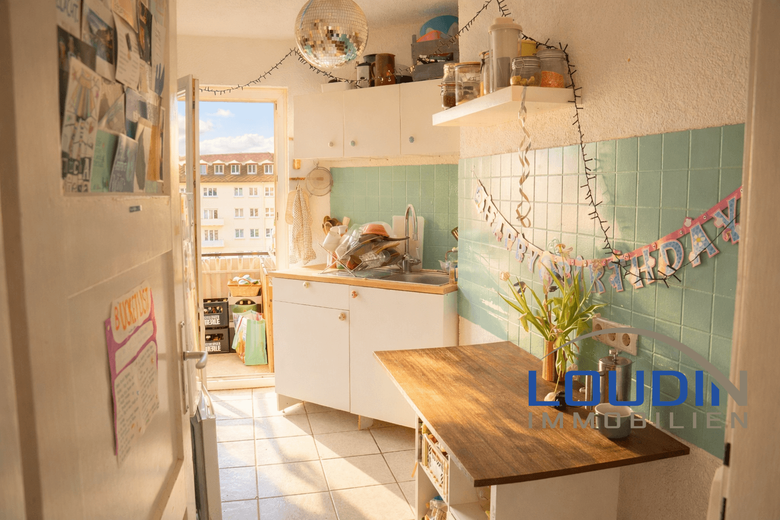 Küche mit Balkon