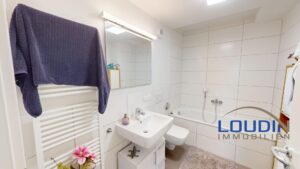 Badezimmer 1 mit Badewanne